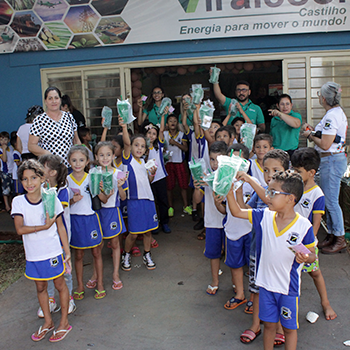 A Viralcool Castilho foi convidada pela Secretaria da Educação Municipal a participar da primeira “Semana Acolhedora para Crianças”, onde mais de 2.000 estudantes de 04 a 14 anos embarcaram em uma jornada educacional inesquecível.